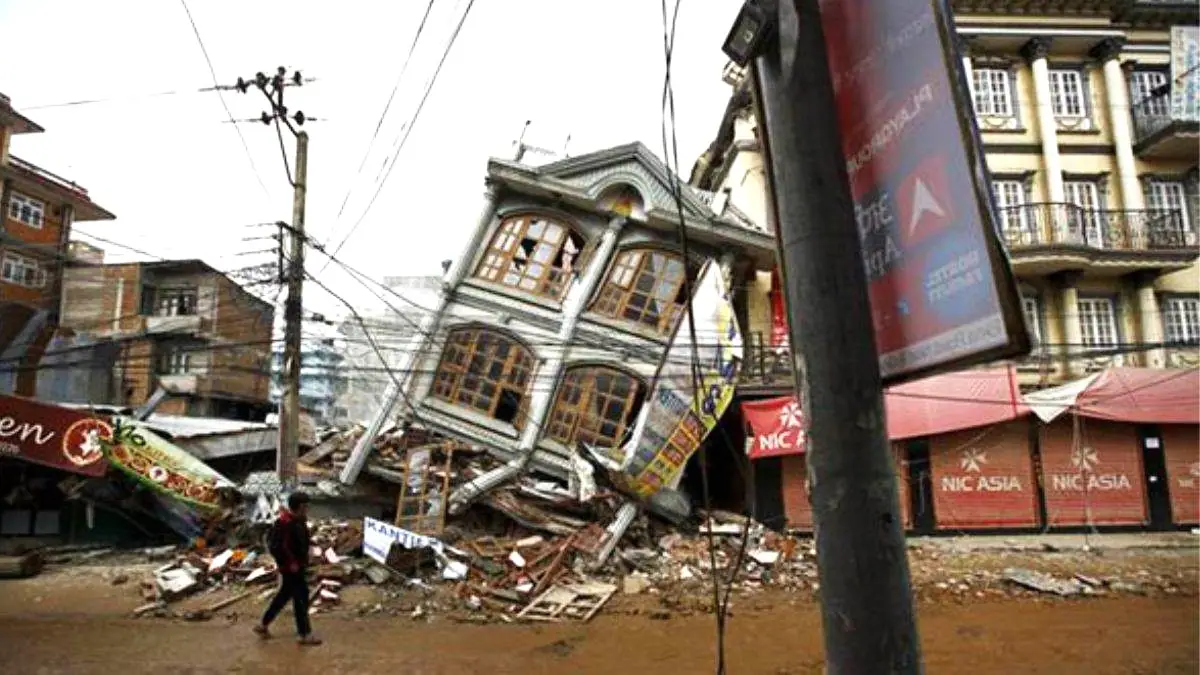 nepal-earthquake-kills-128-injures-dozens