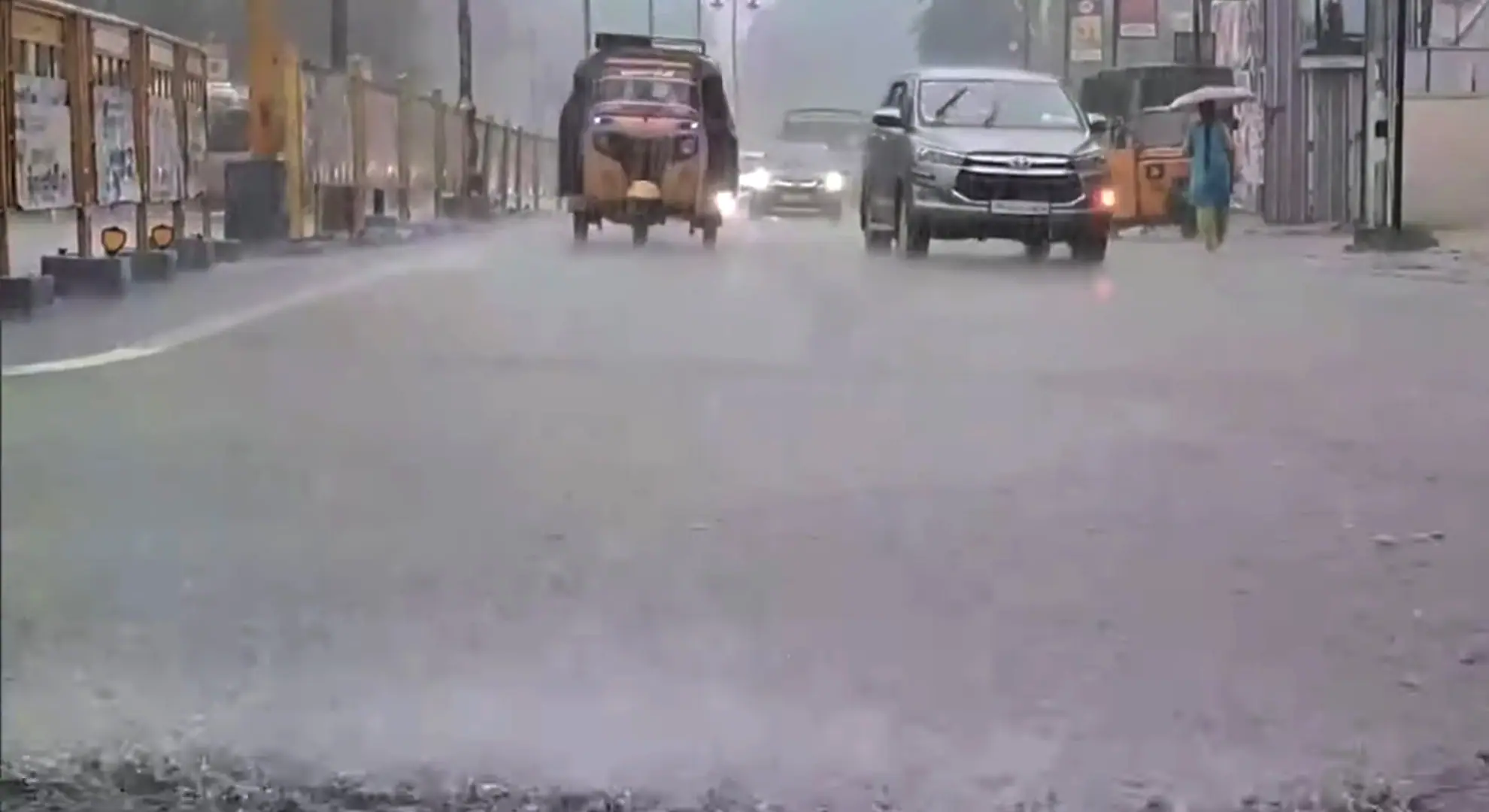 Heavy Rains Batter Tamil Nadu Southern Districts, Causing Floods and Disruptions 3 tamilnadu-rain-news-today